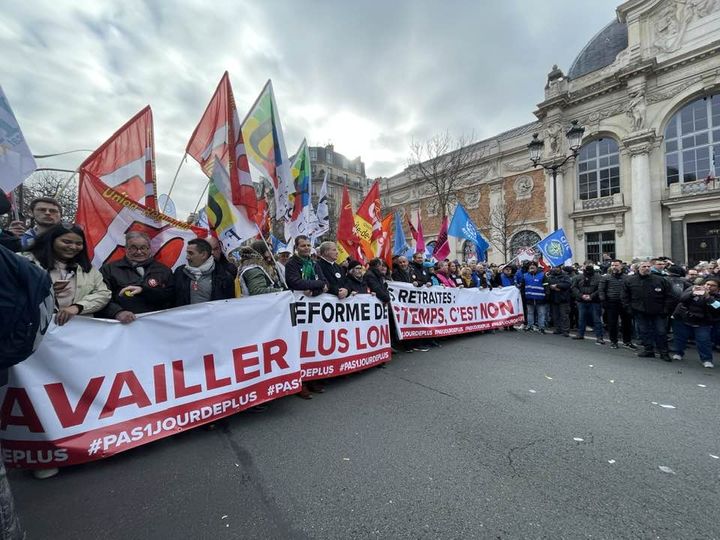 Face au rejet massif, le gouvernement doit retirer sa réforme